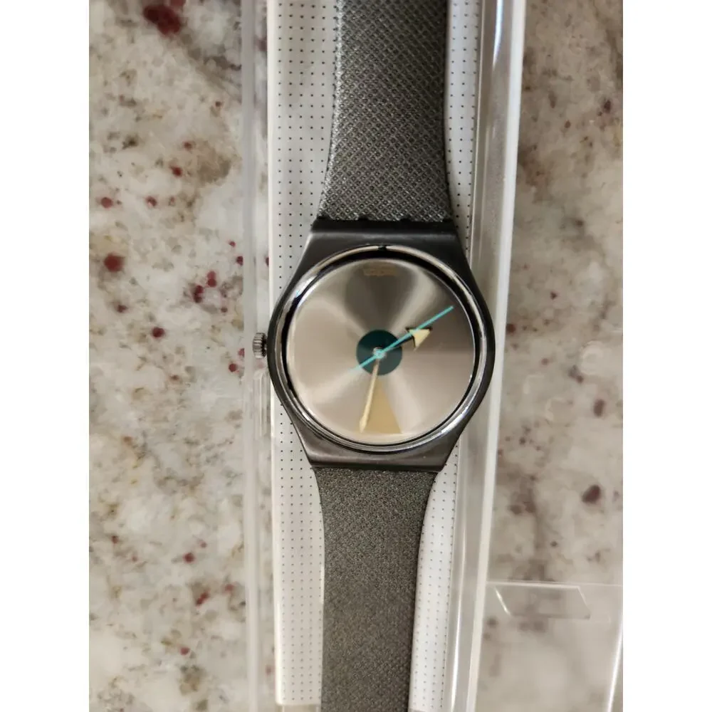 VINTAGE 1988 Swatch GX109 "Glowing Arrow" 34mm Swiss Made Watch NOS - Picture 5 of 9